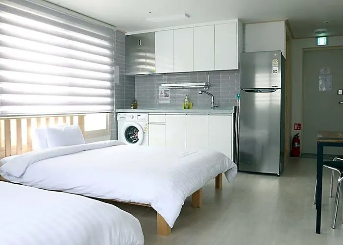 ホテル Cozy Flat Nearby Metro And E-mart For 4 Guests 5*