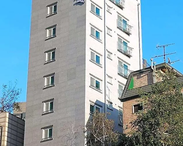 ホテル Cozy Flat Nearby Metro And E-mart For 4 Guests ソウル特別市