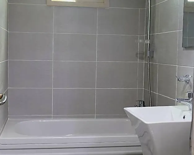 ホテル Cozy Flat Nearby Metro And E-mart For 4 Guests 5*